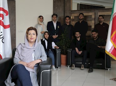 منا میرکریمی